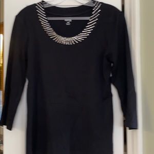 three-quarter sleeve length top